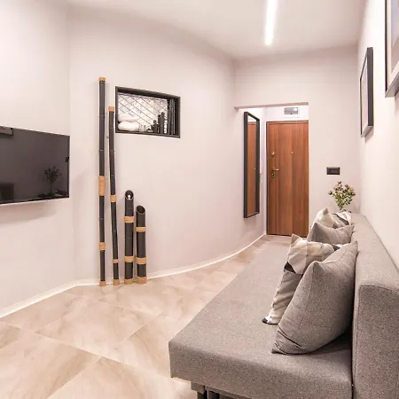 Supreme Next To Ndk 公寓 *