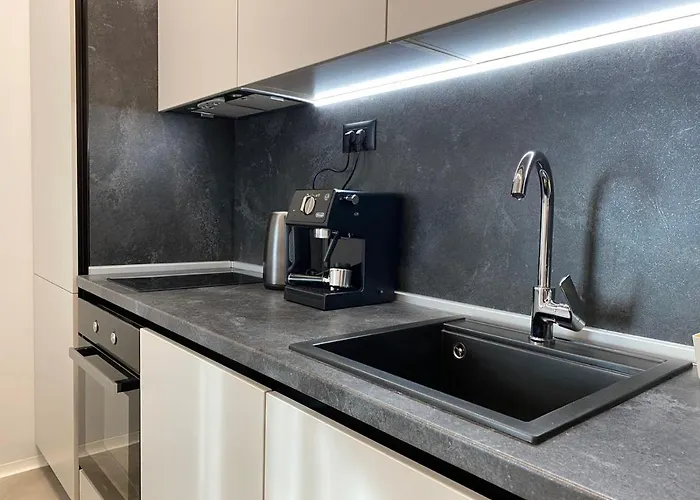 アパート Supreme Next To Ndk